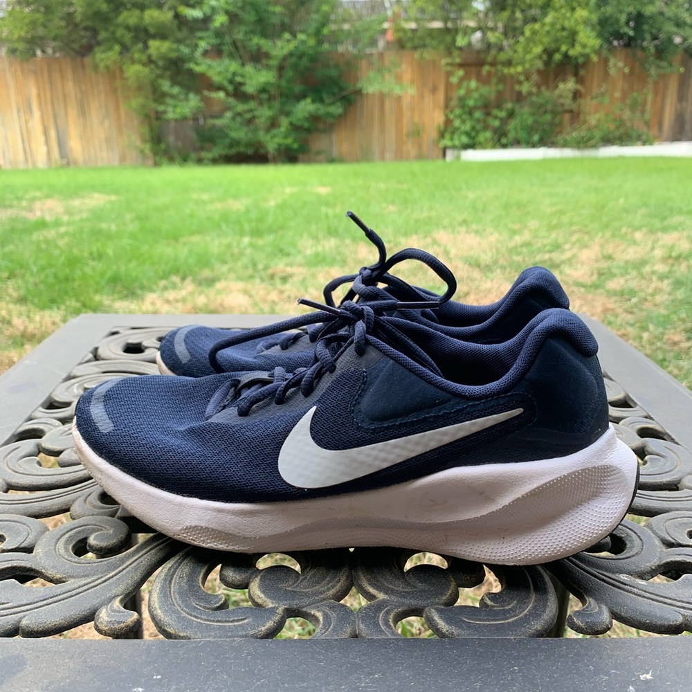 Like New Navy Nike revolution 7 running shoe size 6.5